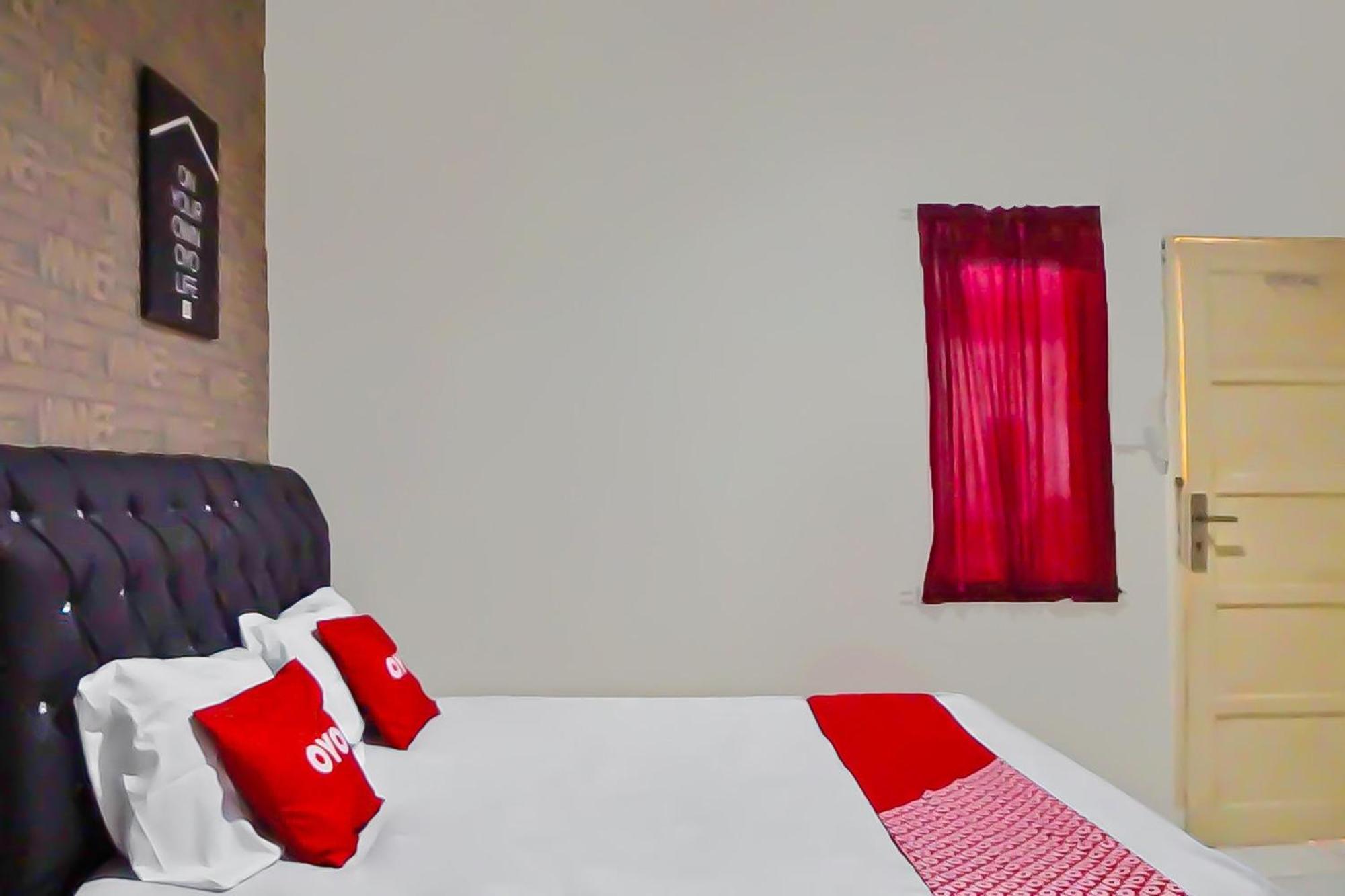 Oyo 92342 Hotel Batik Traveller Medan Exteriér fotografie